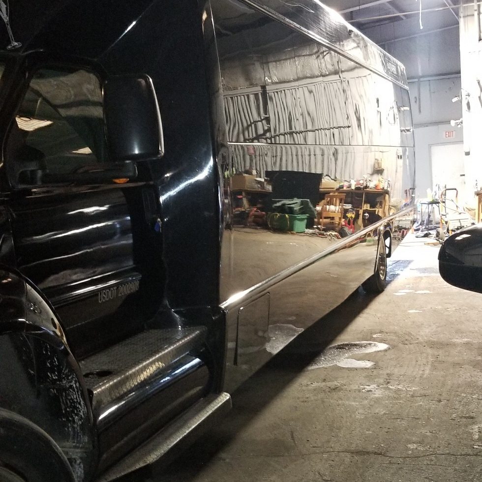 louisville party bus